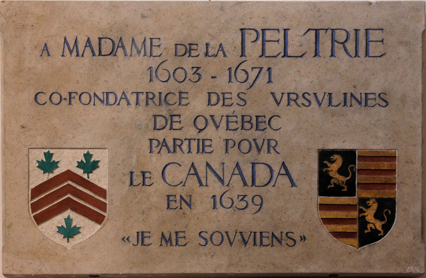 Plaque en l'honneur de Madeleine de La Peltrie à l'intérieur de l'église de Bivilliers
