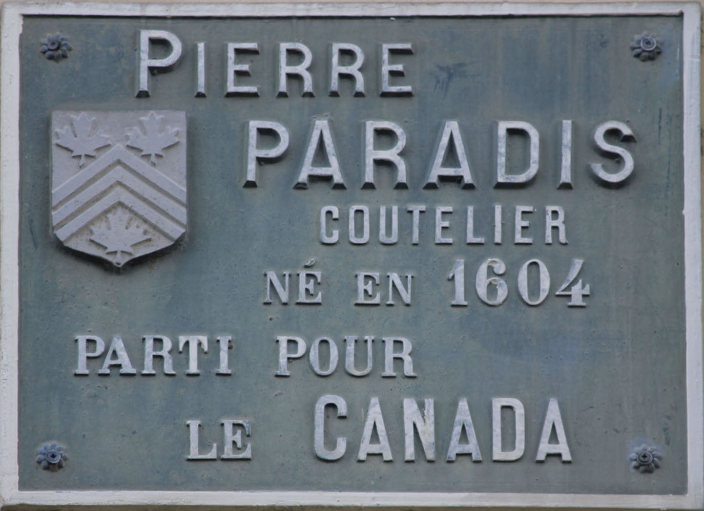 Plaque en l'honneur de Pierre Paradis