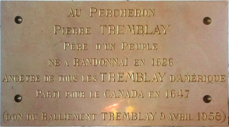 Plaque en hommage à Pierre Tremblay à l'intérieur de l'église de Randonnai © 2014 www.perche-quebec.com