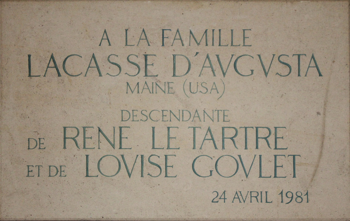 Plaque en l'honneur de René Letartre et Louise Goulet à l'intérieur de l'église de La Poterie-au-Perche