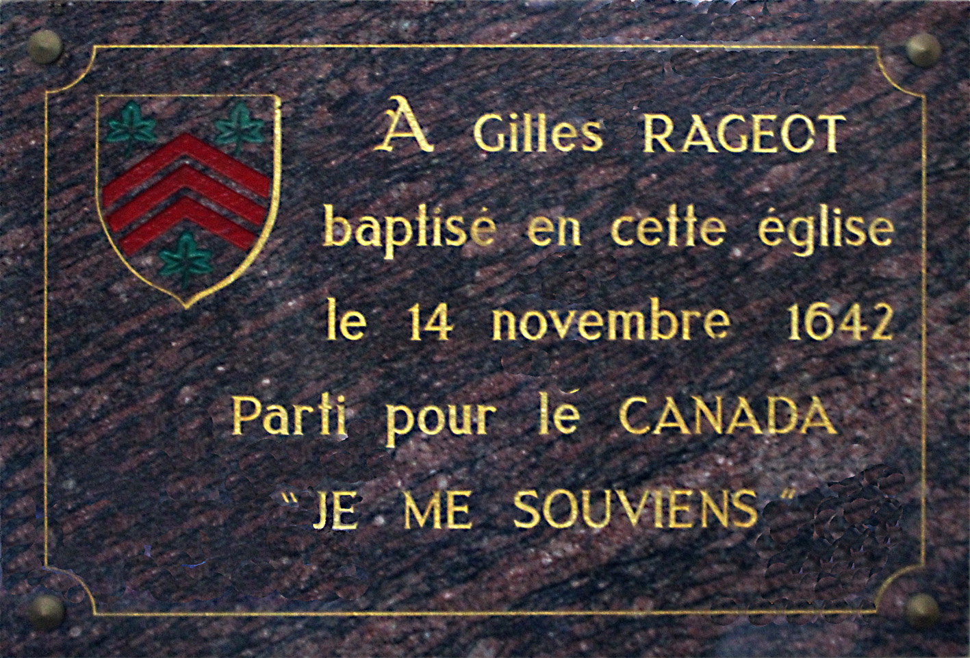 Plaque en l'honneur de Gilles Rageot à l'intérieur de l'église de L'Aigle