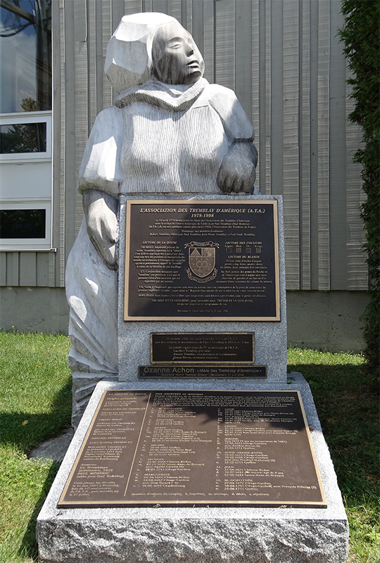 Monument en hommage à Ozanne Achon à Baie-Saint-Paul (Charlevoix) © 2014 www.perche-quebec.com