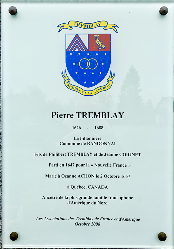 Plaque en hommage à Pierre Tremblay sur le monument de Randonnai © 2021 www.perche-quebec.com